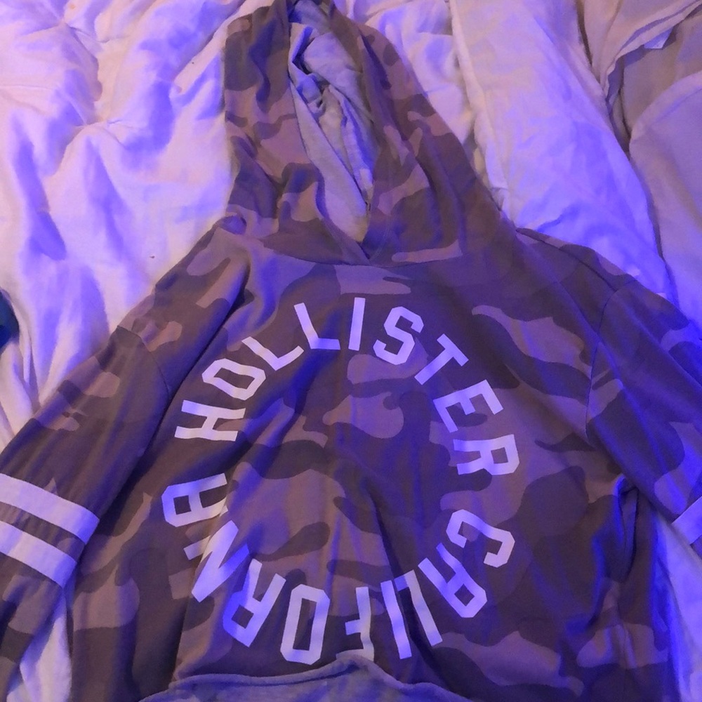 Hollister crop top with hoodie